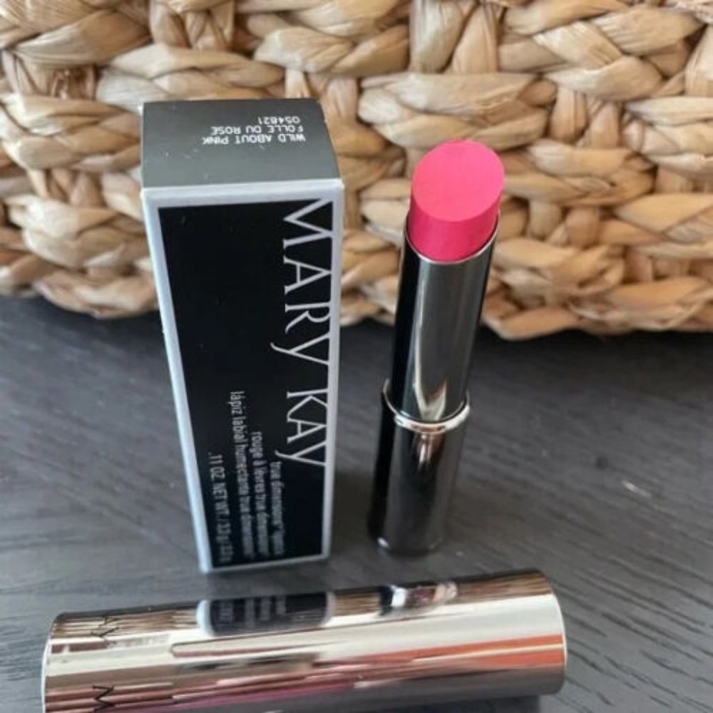 Mary Kay True Dimension Lipstick wild about pink
